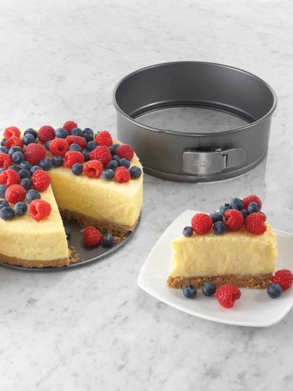 Chicago Metallic spring form cake pan 23cm