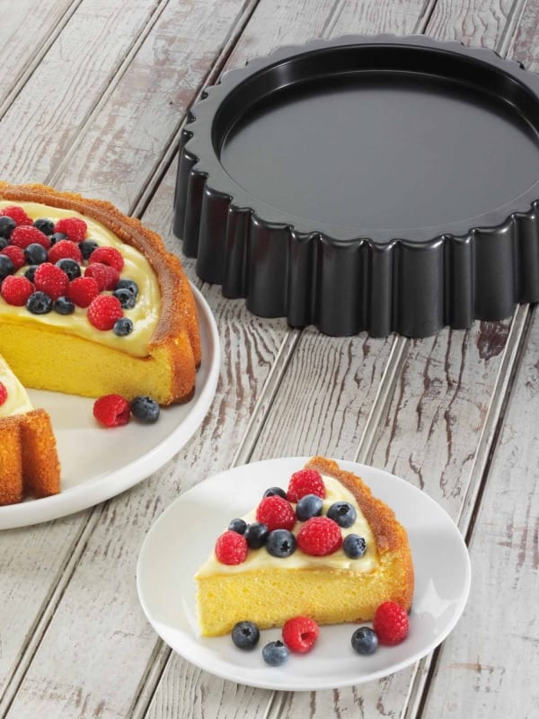 Chicago Metallic non-stick cake pan