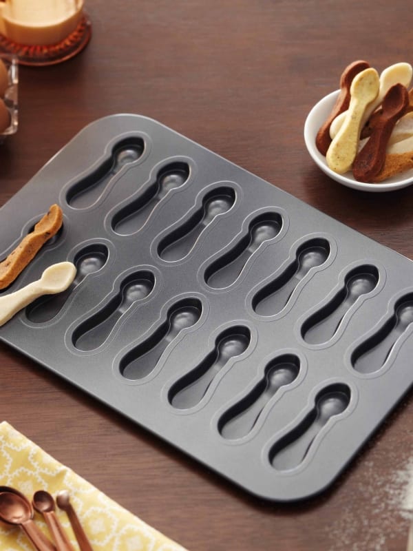 Chicago metallic cookie spoon dunker pan