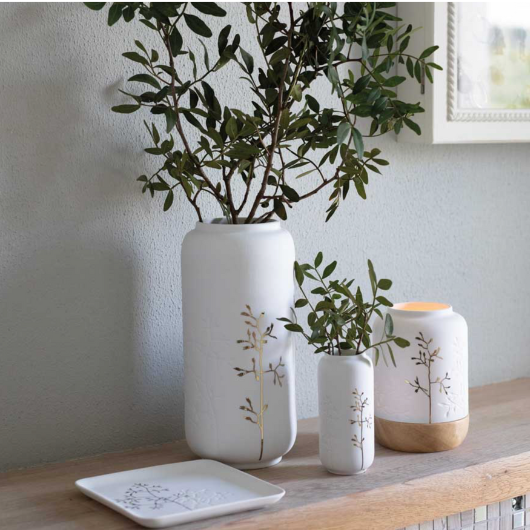 Räder Gold Twig Plate, porcelain with embossed twig pattern and gold foil finish, 13x13x1.5cm, elegant table or decorative accent.