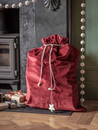 Luxurious cotton velvet Christmas sack in a rich festive berry colour. The Hyde Christmas Sack offers plenty of space for larger gifts that won’t fit in a stocking. Designed to hang at the end of a bed, ready to be filled with presents for Christmas morning.