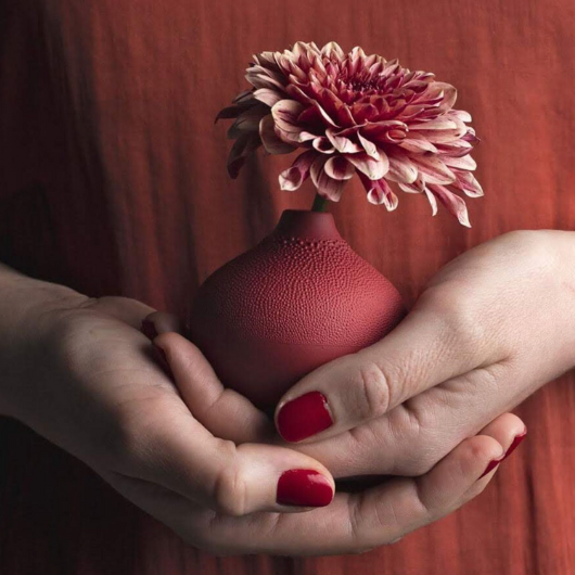 Räder mini red beaded glazed stoneware vase, 5×6 cm, small decorative soliflore vase.