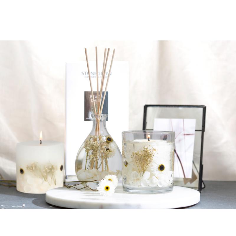 Beach Daisy scented gel candle by Stoneglow with natural wax and botanicals.