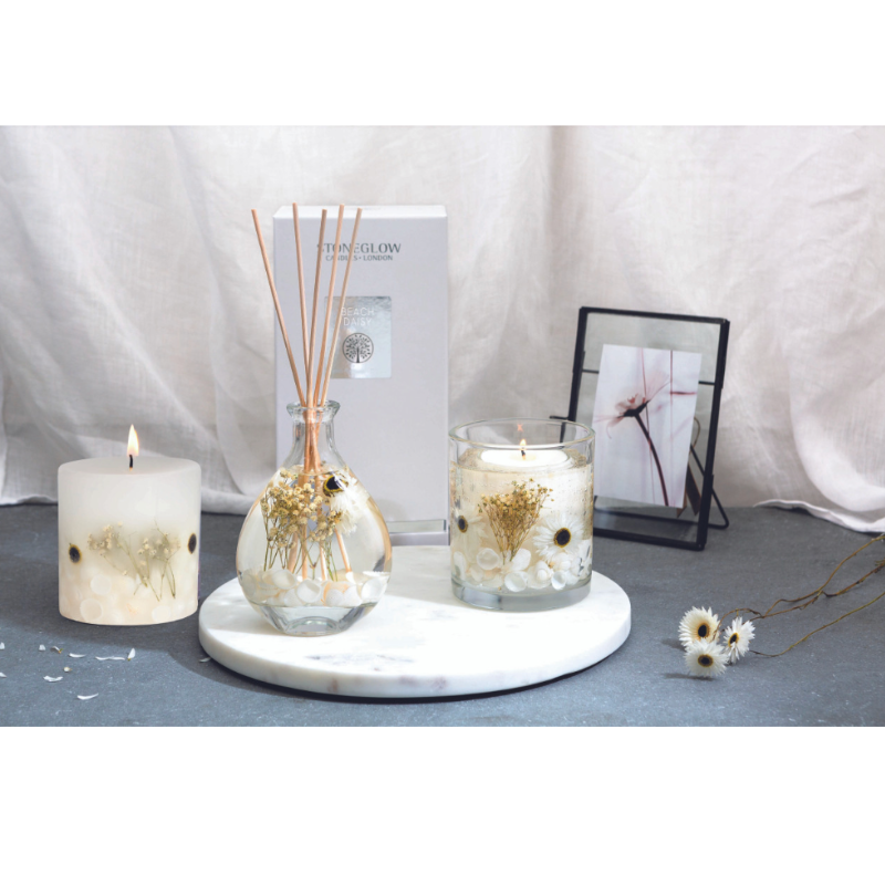 Beach Daisy scented gel candle by Stoneglow with natural wax and botanicals.