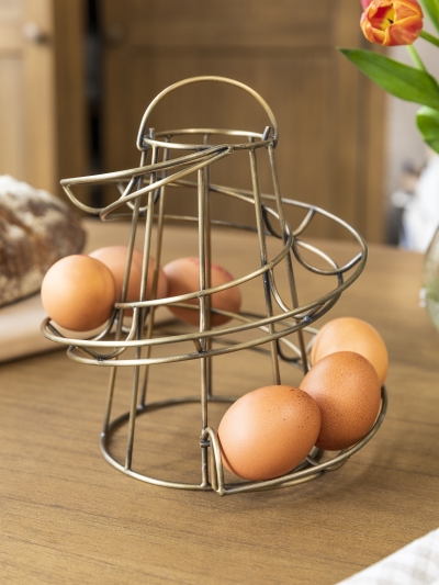 Garden Trading Brompton wirework egg holder with antique brass finish and carry handle holding up to 16 eggs.
